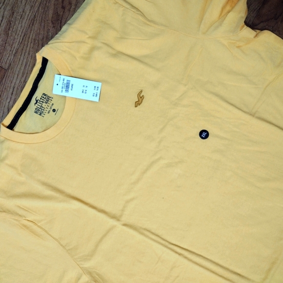 Hollister Must Have Tee - Picture 4 of 5